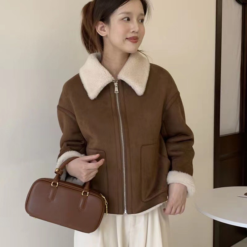 เสื้อโค้ทหนังชามัวร์